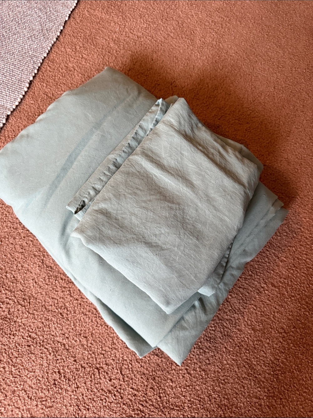 Soft green  Bedding Set - DOVETi KING SIZE 2 shams  Unbranded